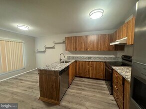 9728 Summer Park Ct in Columbia, MD - Foto de edificio - Building Photo