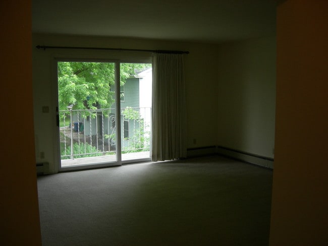 720 Starboard Ct, Unit D in Oshkosh, WI - Building Photo - Building Photo