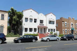 155 S Manhattan Pl in Los Angeles, CA - Foto de edificio - Primary Photo