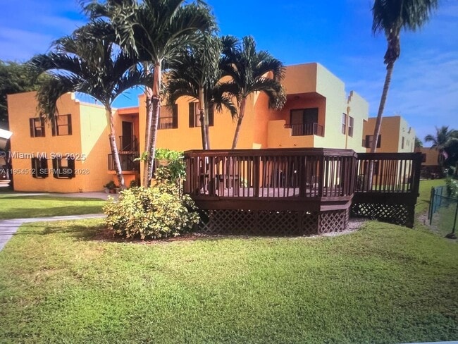 556 NW 114th Ave in Miami, FL - Building Photo - Building Photo