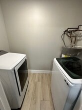 2 Bedroom with In-Unit Washer Dryer plus Garage Parking in Rockford, IL - Building Photo - Building Photo