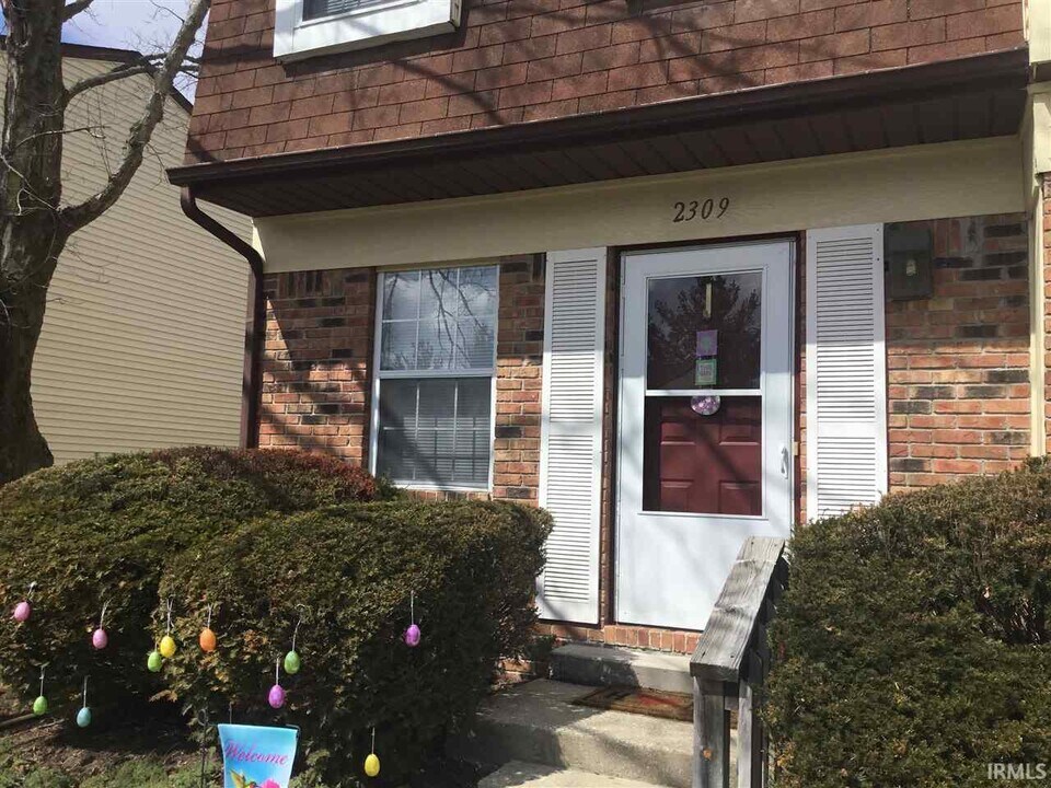 2309 S Burberry Ln in Bloomington, IN - Building Photo