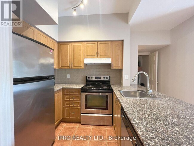 207-207 Wellesley St E