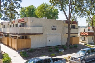 Stillmore Apartments in Santa Clarita, CA - Building Photo - Building Photo