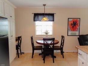 5245 Coquina Key Dr SE-Unit -Apt A in St. Petersburg, FL - Foto de edificio - Building Photo