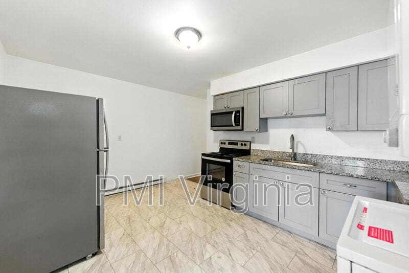 3237 Verdun Ave in Norfolk, VA - Building Photo