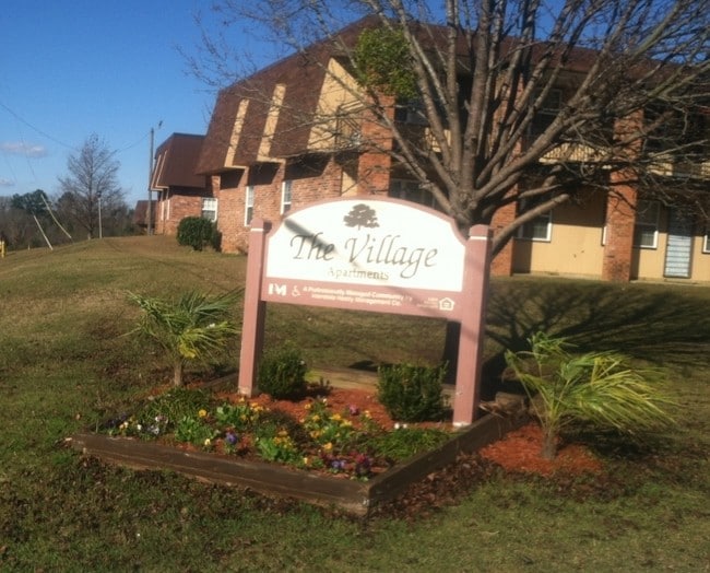 Summit at the Village Apartments in Meridian, MS - Building Photo - Building Photo