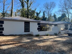 2591 N Pierce Cir in Macon, GA - Building Photo