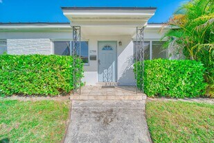 2798 SW 32nd Ave in Miami, FL - Building Photo