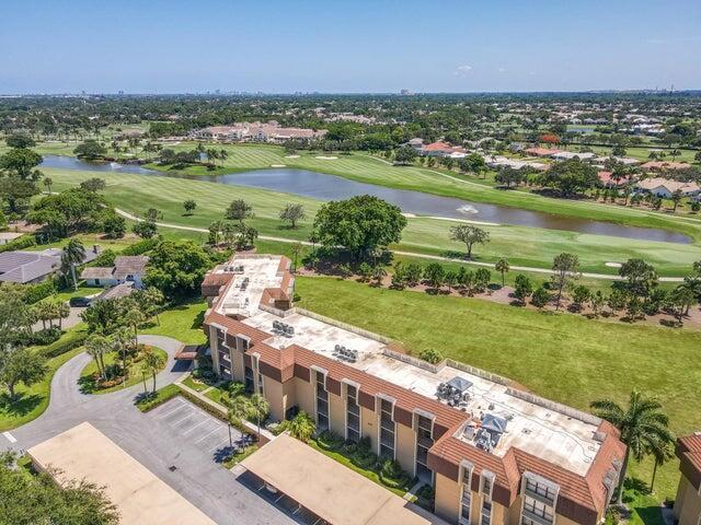 5350 Woodland Lakes Dr in Palm Beach Gardens, FL - Building Photo