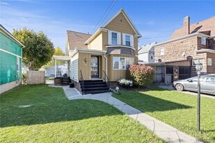 552 29th St in Niagara Falls, NY - Building Photo