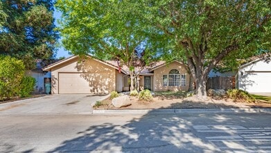6360 N Cleo Ave in Fresno, CA - Foto de edificio - Building Photo