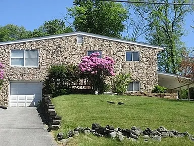 property at 3 Tulip Ln