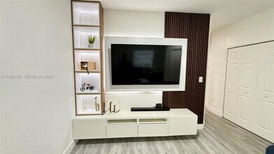 5725 NW 114th Path in Doral, FL - Building Photo - Building Photo