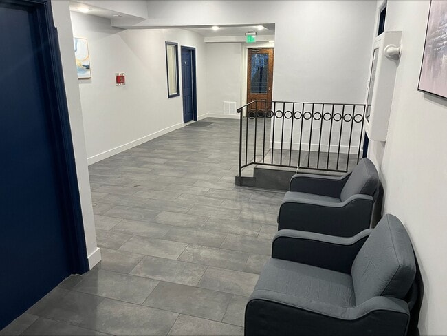 312 S. Willaman Drive in Los Angeles, CA - Foto de edificio - Building Photo