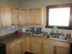 108 W Columbia Ave, Unit 201 in Champaign, IL - Building Photo - Building Photo