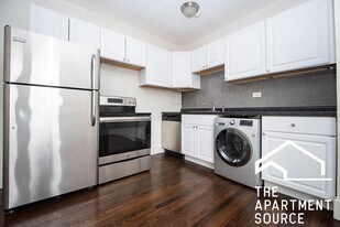 3345 N Marshfield Ave, Unit 202 in Chicago, IL - Building Photo