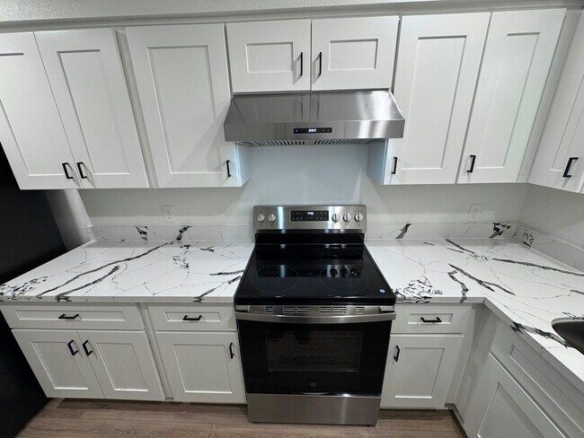 2130 N Glenn Ave in Fresno, CA - Building Photo - Building Photo