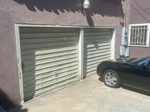 2500 S Bronson Ave, Unit 2850 in Los Angeles, CA - Building Photo - Building Photo