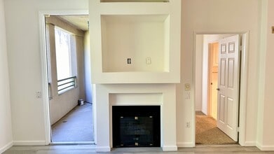 260 Caldecott Ln in Oakland, CA - Building Photo - Building Photo