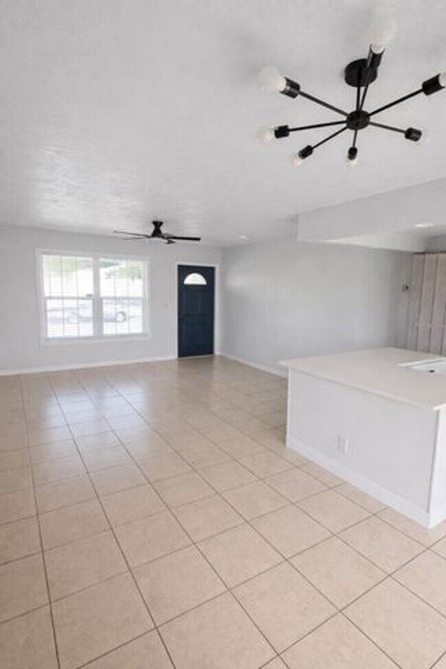 1626 43rd St in West Palm Beach, FL - Building Photo - Building Photo