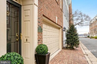 17 Alexander St in Alexandria, VA - Building Photo