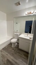 7044 Hawthorn Ave in Los Angeles, CA - Building Photo - Building Photo
