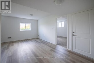 158 Hillcrest Rd in Port Colborne, ON - Building Photo - Building Photo