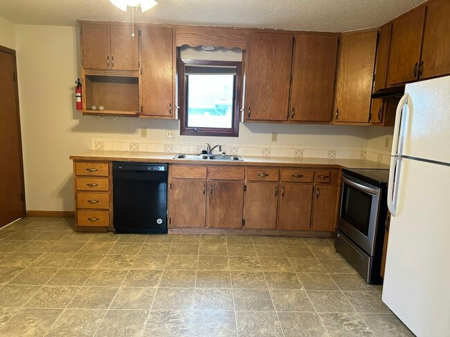 1901 Elm Ave in Rapid City, SD - Building Photo - Building Photo