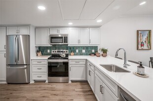 14723 Barryknoll Ln in Houston, TX - Building Photo