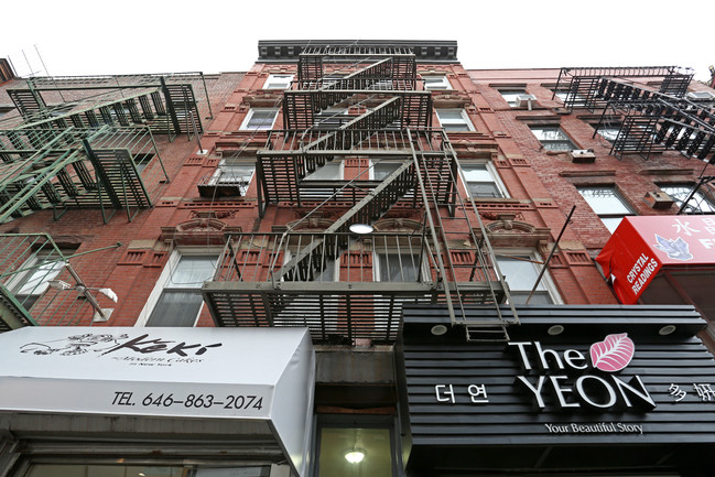 79 Mott St in New York, NY - Foto de edificio - Building Photo