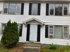436 Western Ave, Unit Apartment 3 in Henniker, NH - Building Photo