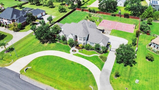 1904 Stonegrove Ct in Pearland, TX - Foto de edificio - Building Photo