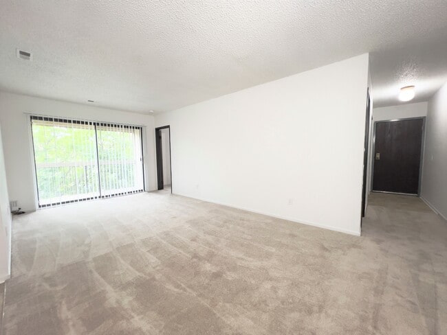 Sandhurst Apartments in Roseville, MI - Foto de edificio - Building Photo