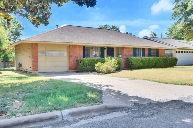8701 Clarewood Dr in Austin, TX - Building Photo - Building Photo
