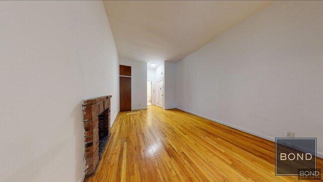 313 E 85th St in New York, NY - Building Photo - Building Photo
