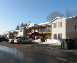 Woods Edge Apartments in Clifton Park, NY - Building Photo - Building Photo