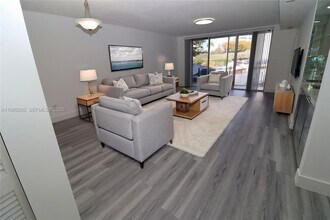 16531 NE 35th Ave in North Miami Beach, FL - Building Photo - Building Photo