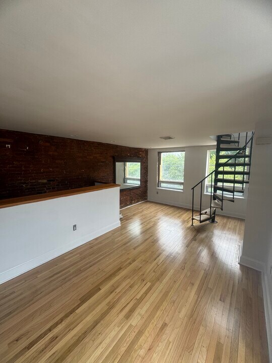 524 N 31st St, Unit 2 in Philadelphia, PA - Building Photo