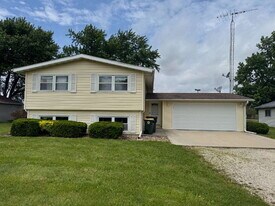 3639 IL-71 in Sheridan, IL - Building Photo