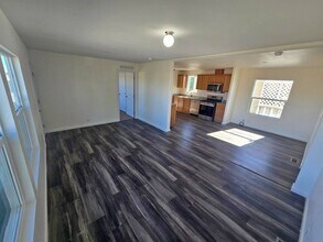 590 E Kinney St in Coalinga, CA - Building Photo - Building Photo