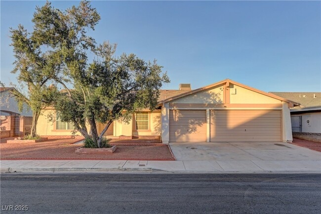 6270 W Arcadia Ave in Las Vegas, NV - Building Photo - Building Photo