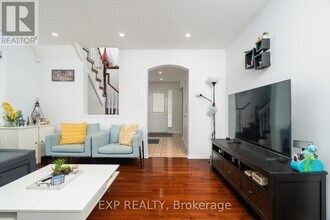 1453 Hemingford Ln in Mississauga, ON - Building Photo - Building Photo