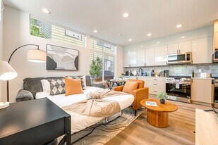 1600 S Washington St in Seattle, WA - Building Photo