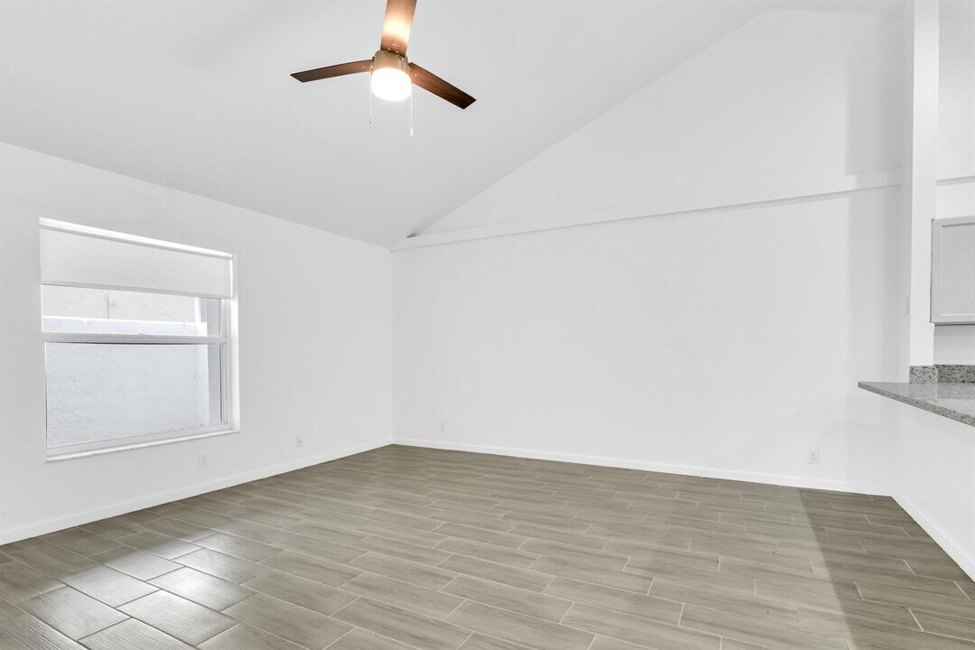 13910 Folkestone Cir in Wellington, FL - Building Photo