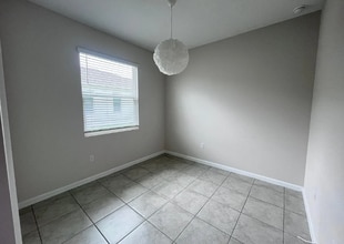 10208 Spring Lake Dr in Clermont, FL - Foto de edificio - Building Photo