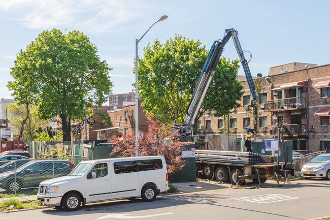 110-36 Saultell Ave in Flushing, NY - Building Photo - Building Photo