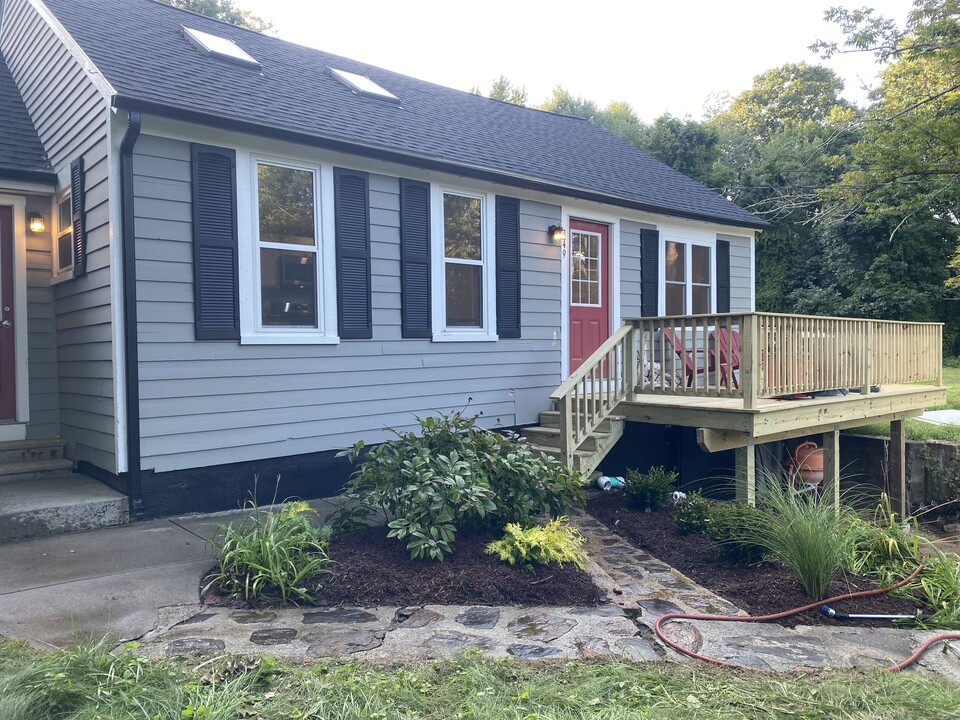 49 Smith Hanson Rd in North Brookfield, MA - Foto de edificio