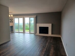 3664 Clairemont Dr, Unit 1C in San Diego, CA - Building Photo - Building Photo