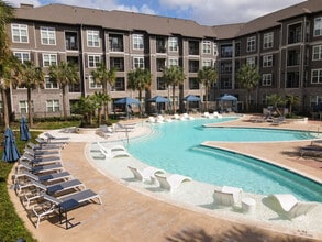 Orleans at Fannin Station in Houston, TX - Building Photo - Building Photo